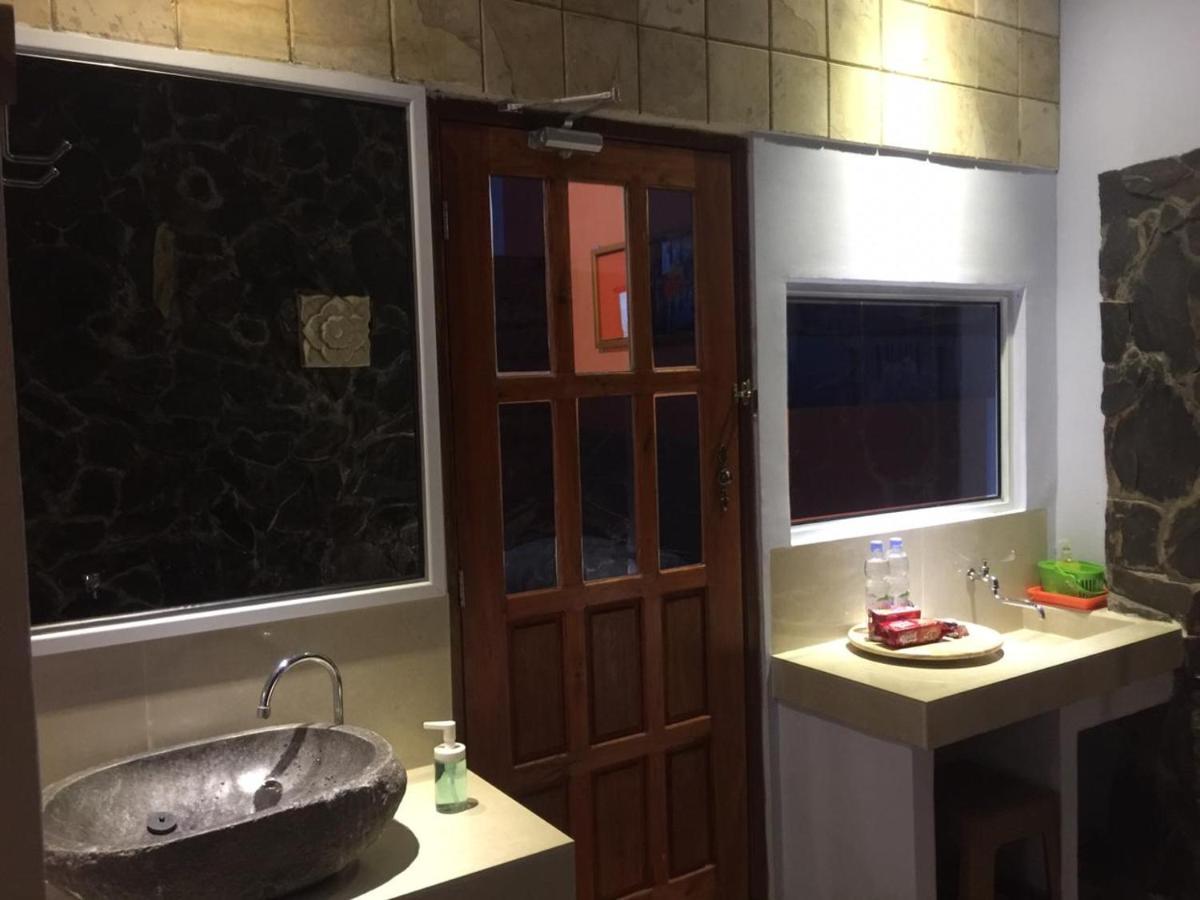 Djoglo Djatimalang Guesthouse Blitar Exterior foto