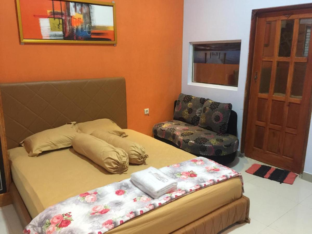 Djoglo Djatimalang Guesthouse Blitar Exterior foto